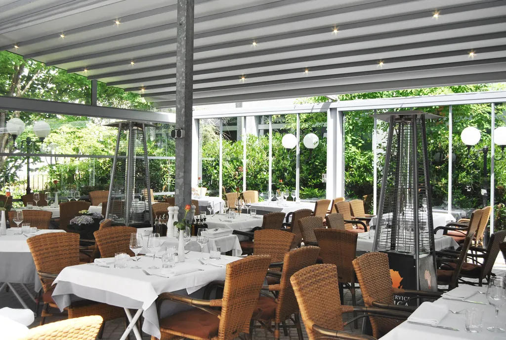 Mediterraner Ganzjahres-Garten des Ristorante Cortile